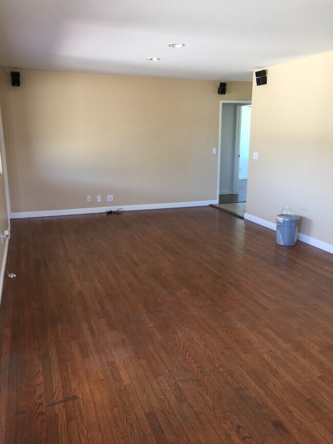 Living Room - 1712 E Broadway House