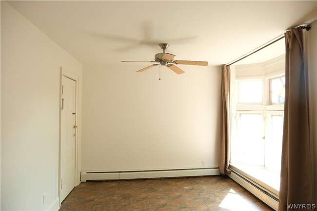 Building Photo - 4 St Johns Pl