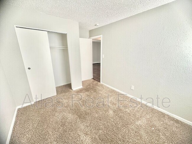 Foto del edificio - 4250 Loomis Ave