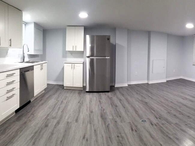 Building Photo - Large Modern Basement Apartment (1 Bed, 1 ...