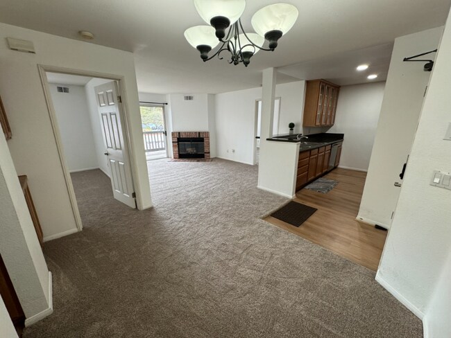 Foto del edificio - 7180 Shoreline Dr