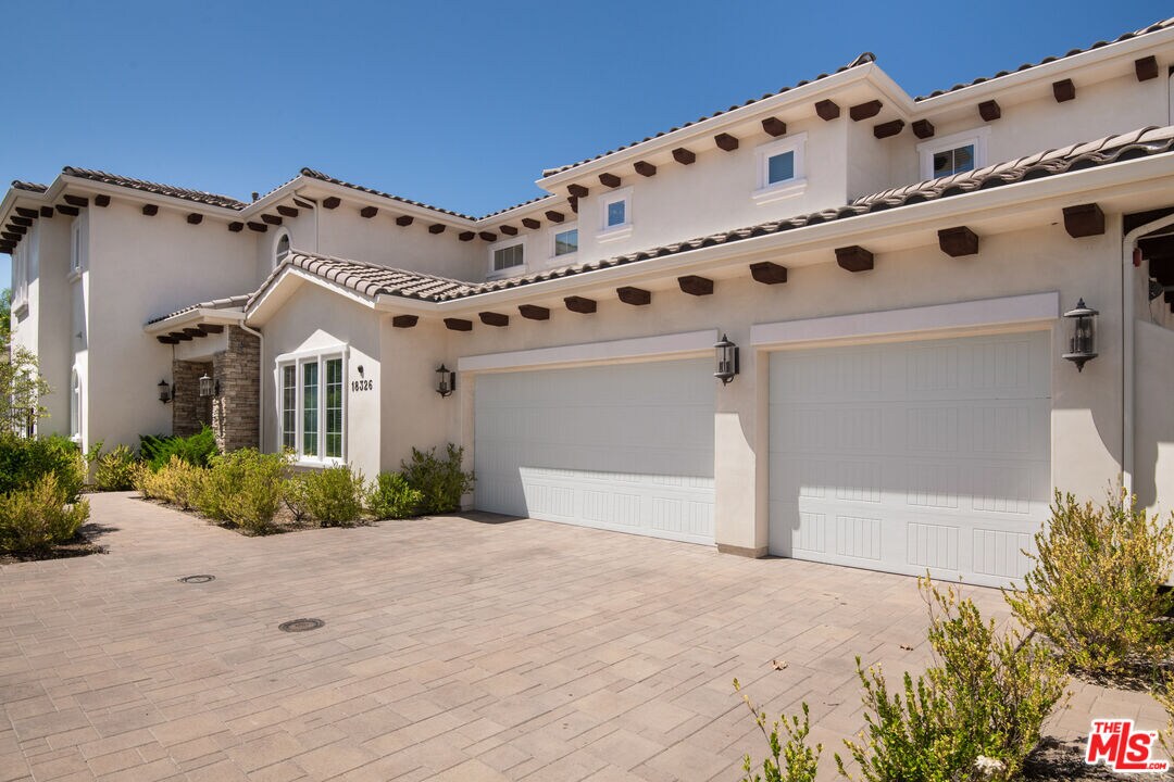 Foto principal - 18326 Columbus Cir