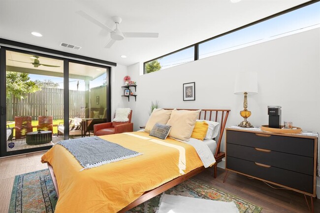 Foto del edificio - 3406 E 17th St