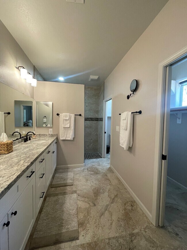 Building Photo - 5675 Hole in 1 Dr