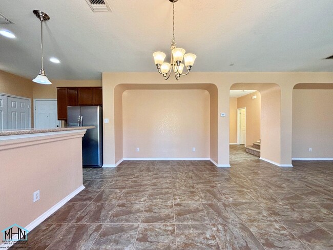 Building Photo - FABULOUS 4 bed/2.5 bath/2 car garage Two S...