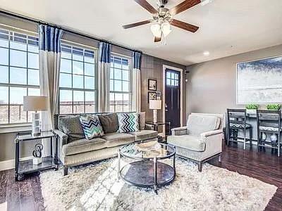 Foto principal - 2441 Siskiyou St