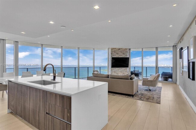 Foto del edificio - 488 NE 18th St