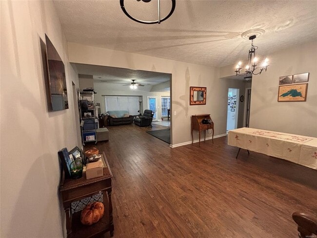 Foto del edificio - 1136 Hallwood Ln