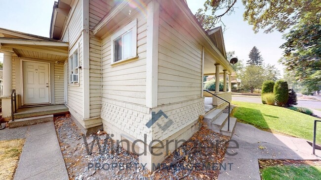 Building Photo - 114 N Touchet St