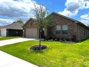 Building Photo - 333 Wildrose Cir
