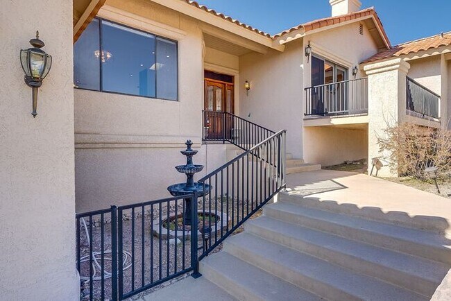 Foto del edificio - Amazing 4 bdrm/3bth-Multi-Level Custom Home.