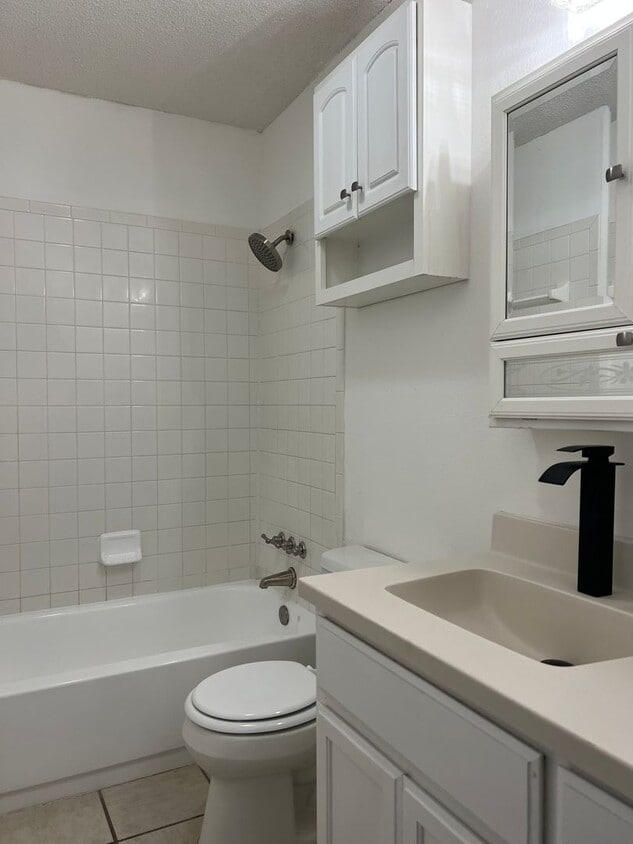 Primary Photo - Duplex *LEASING SPECIAL AVAILABLE*