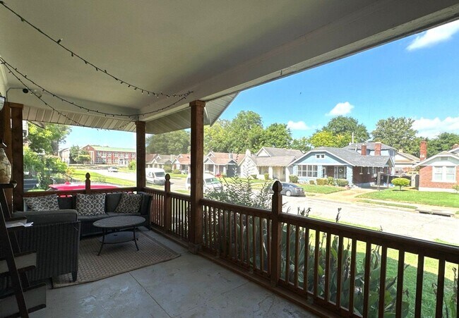 Building Photo - Beautiful 4 Bedroom Home Available
