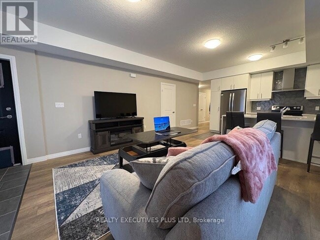 Building Photo - 38 Thatcher Dr