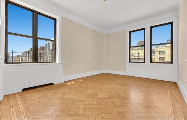 Building Photo - 220 W 98th St