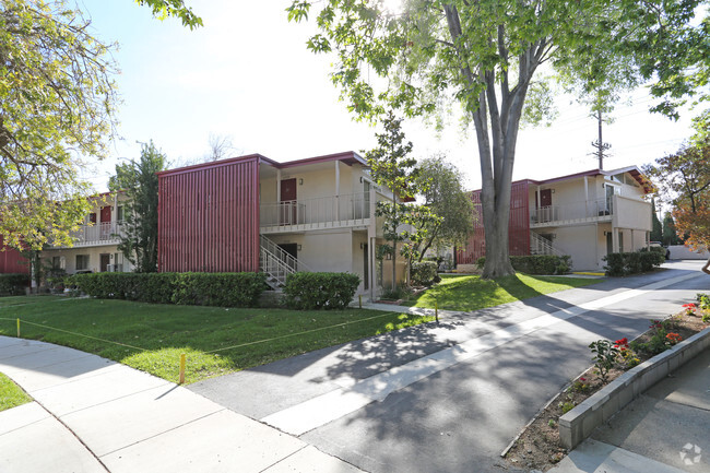 Foto del edificio - Conejo Park Apartments