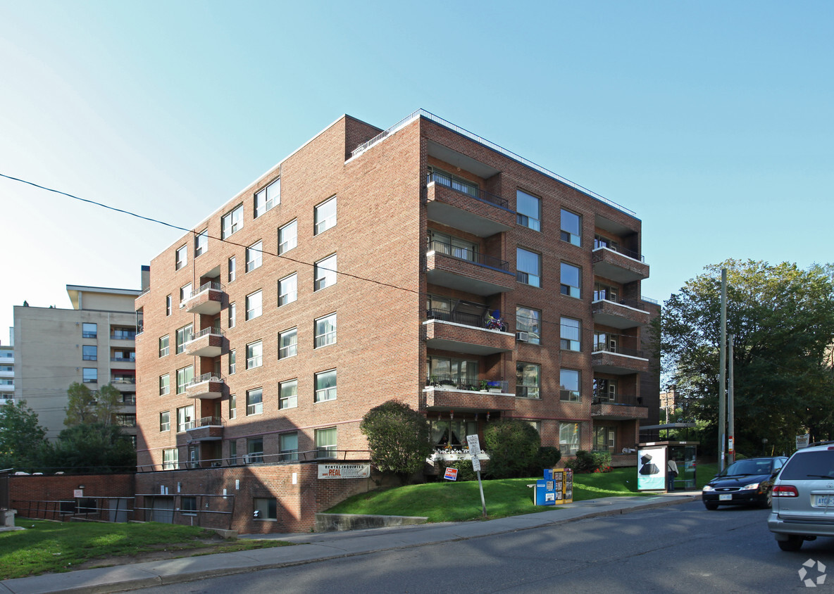 Building Photo - 675 Roselawn Ave