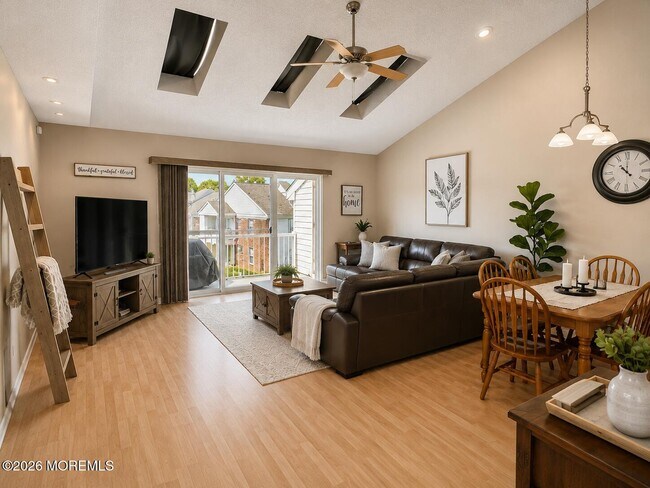 Foto del edificio - 270 Tulip Ln