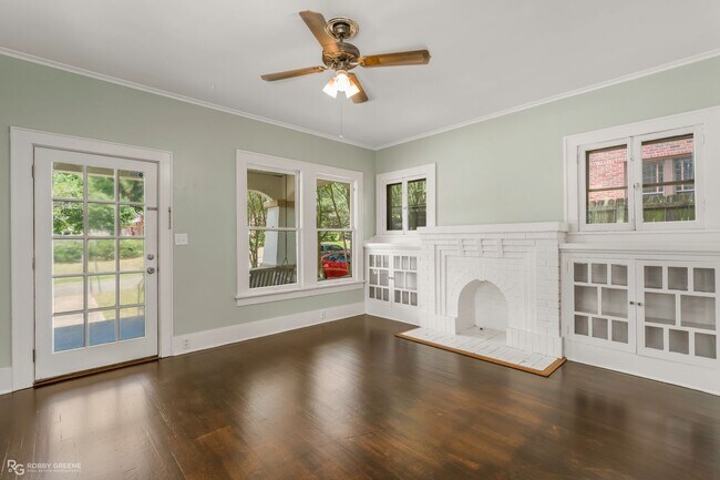 Foto del edificio - 2 bedroom duplex - downstairs