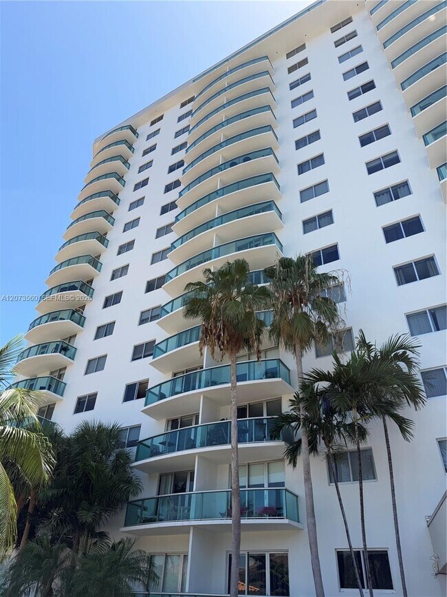 Foto del edificio - 19370 Collins Ave