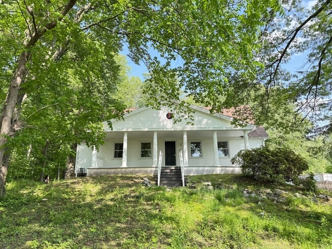 Renovated 6 Bedroom House in Hadley – Perfect for Groups! - Renovated 6 Bedroom House in Hadley – Perfect for Groups!