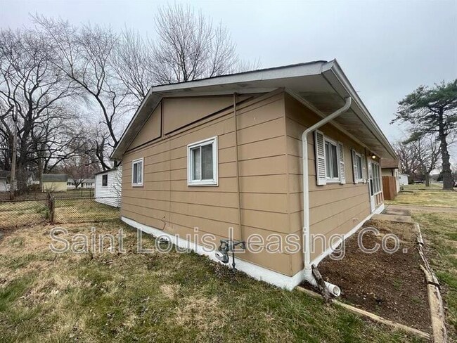 Building Photo - 915 Mullanphy Ln