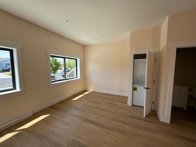 Building Photo - Brand New Studio Apartment Available Now!