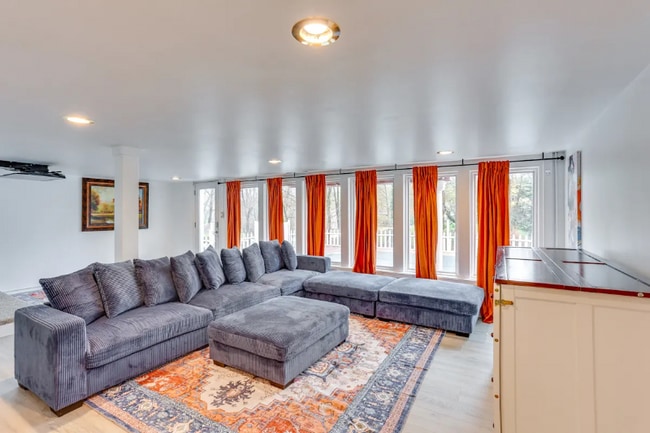 Building Photo - One Dent Dr