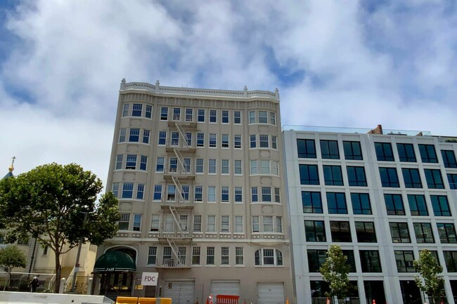 Building Photo - 2415 Van Ness Ave