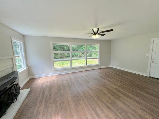 Foto del edificio - 3 BED | 2 BATH | BONA BELLA