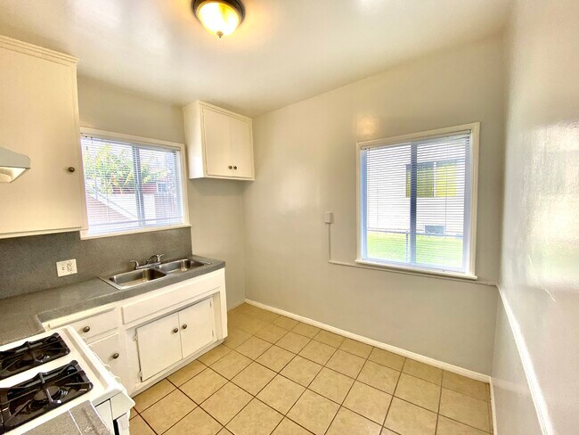 Foto del edificio - 3832 W 118th Pl