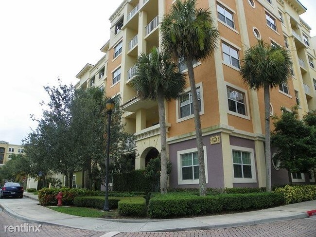 Foto del edificio - 1605 Renaissance Commons Blvd