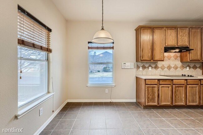 Foto del edificio - 4 br, 2 bath House - 1000 Oak Ridge UNIT