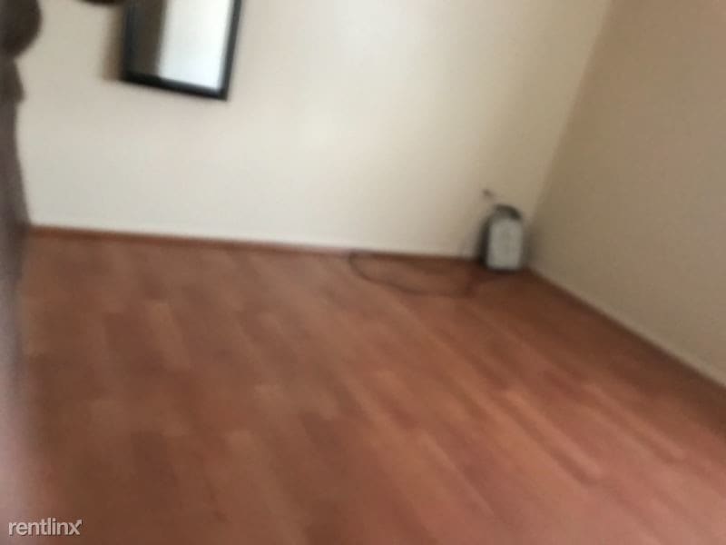 Foto del edificio - 147 Deep Dell Rd