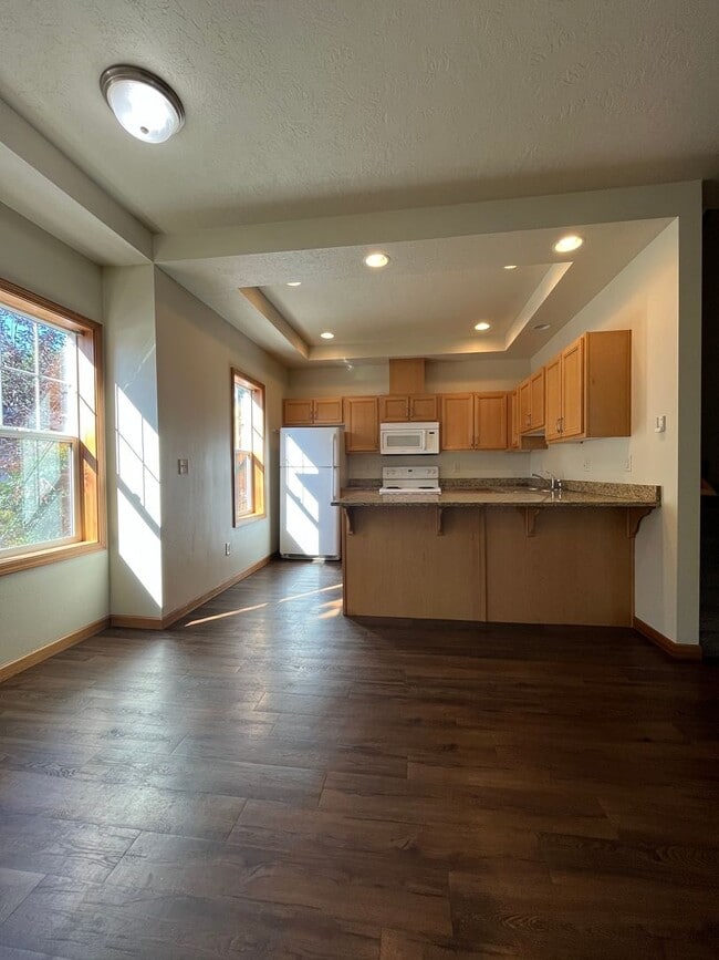 Foto del edificio - (MUS) Large 3 Bed/2 Bath Town Home