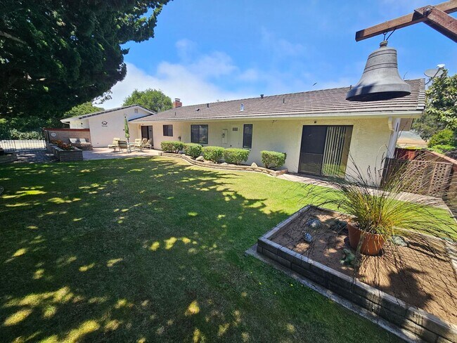 Building Photo - 4 Bedroom Home on Over 1 Acre in Los Osos!
