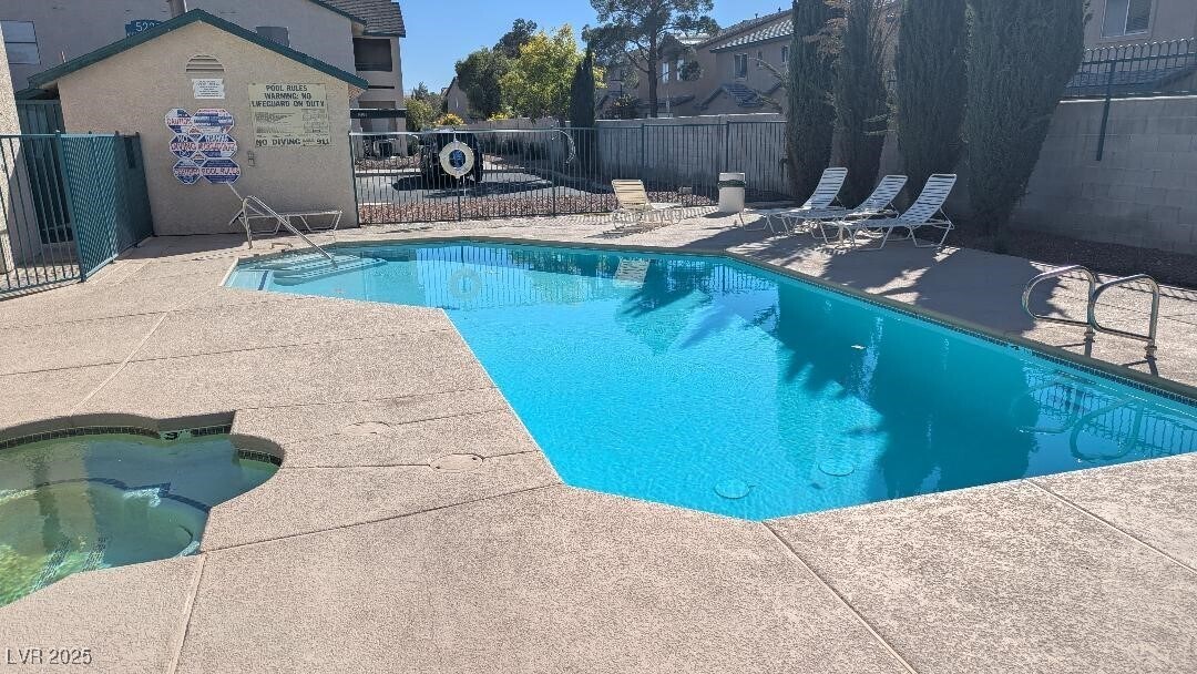 Foto principal - 5211 S Lindell Rd