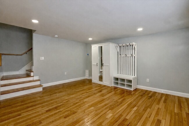 Foto del edificio - 70 Seminole Ave