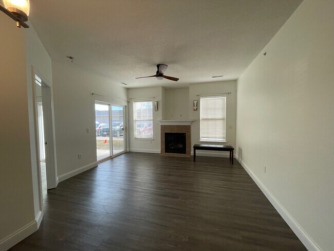 Building Photo - 606 Grandview ct