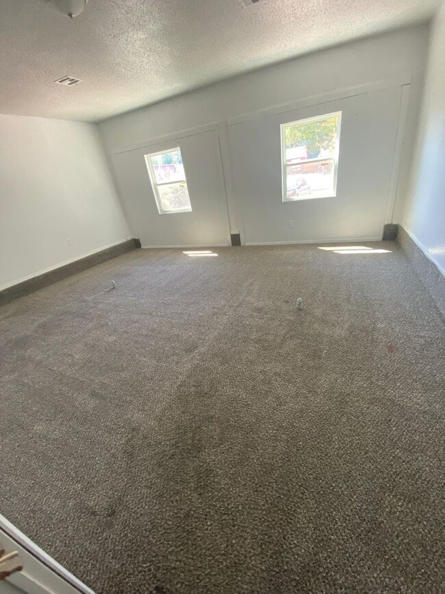 Photo - 5 Bedroom Home!