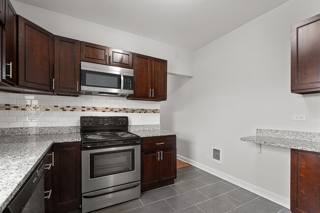 Building Photo - 3641 W Dickens Ave