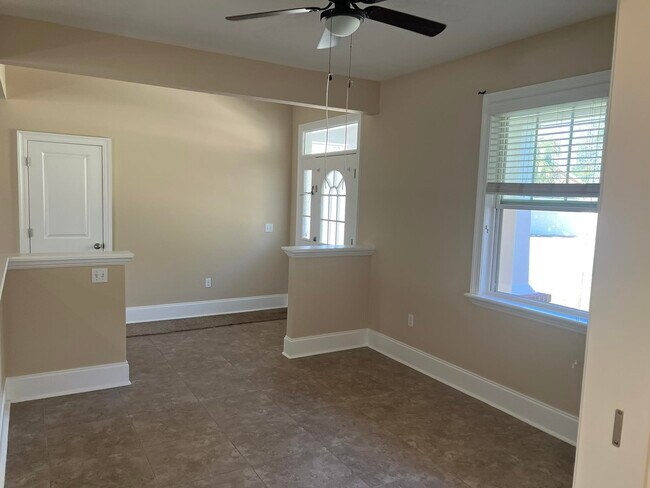 Building Photo - 2011 Hickory Tree Ln