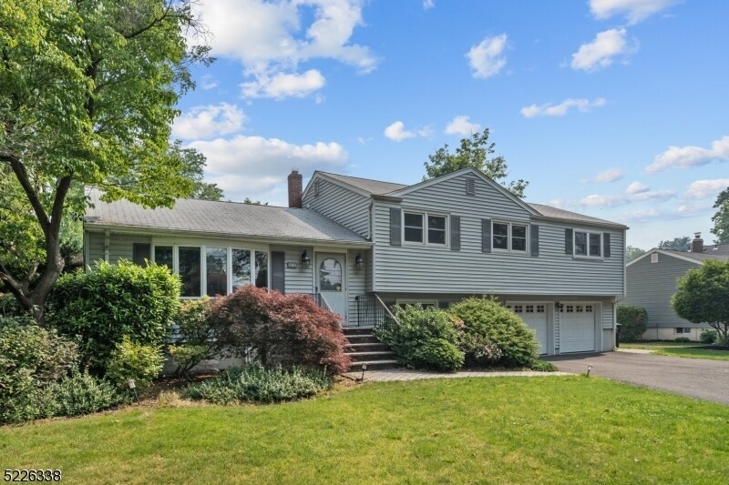 23 Hampshire Rd, Paramus, NJ 07652 Room for Rent in Paramus, NJ