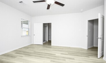 Building Photo - 440 Lone Rider Dr