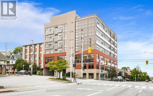 Building Photo - 427 Aberdeen Ave