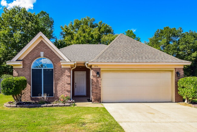 Building Photo - 9714 Dogwood Manor N