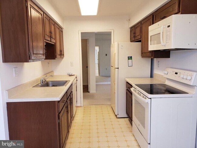 Building Photo - 15311 Pine Orchard Dr