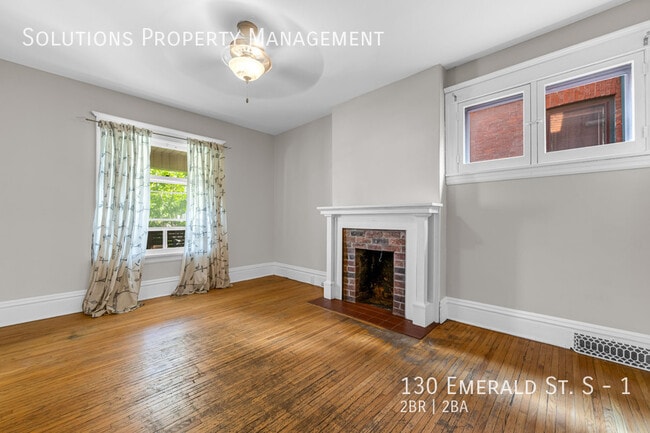 Photo du bâtiment - **Charming 2-Storey, 2-Bedroom Rental with...