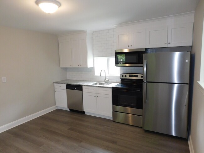 Building Photo - 320 Kalmia St