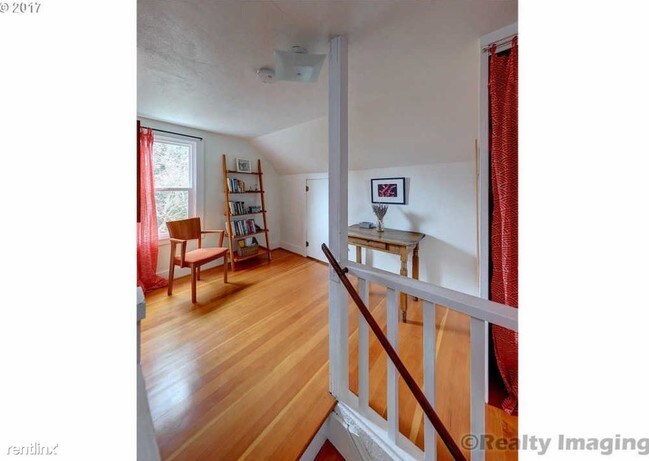 Building Photo - 2 br, 1.5 bath House - 4420 SE Bybee Blvd